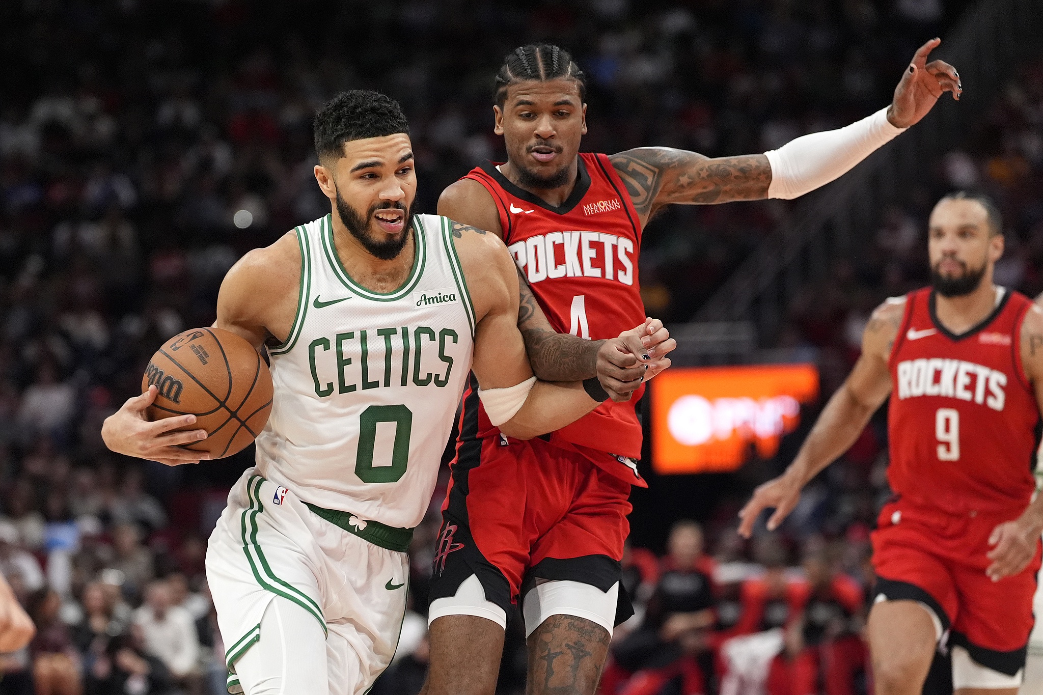 bet365平台 -塔图姆巅峰对决，凯恩与30激战湖人分钟，出色防守胜负难料！(塔图姆最新消息今天)