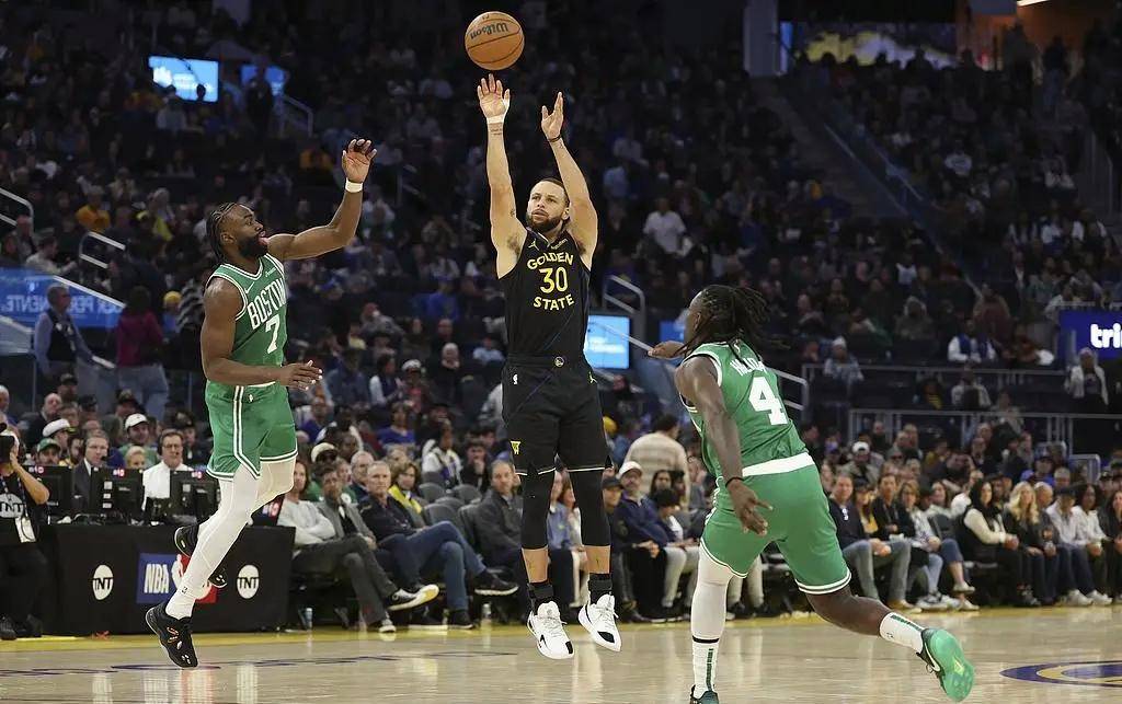 bet365投注 - 库里连续二十场比赛得分超过精彩发挥，MAD挑战极限！