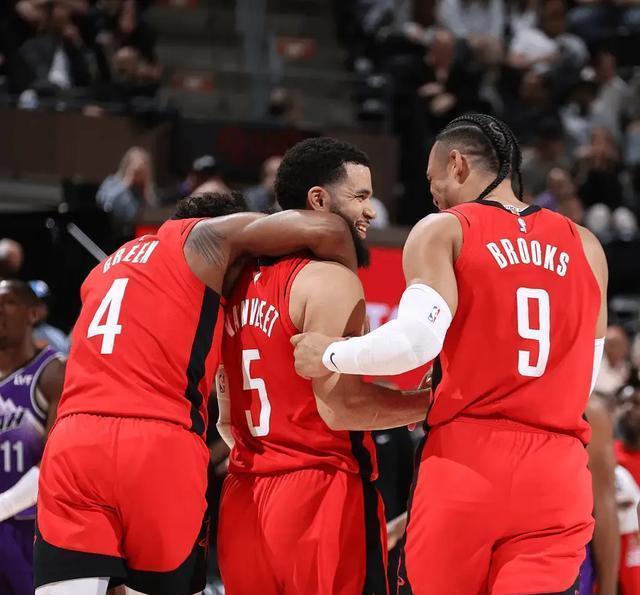 bet365线上投注 -费德勒关键节点回归赛场，公牛带队取胜！的简单介绍